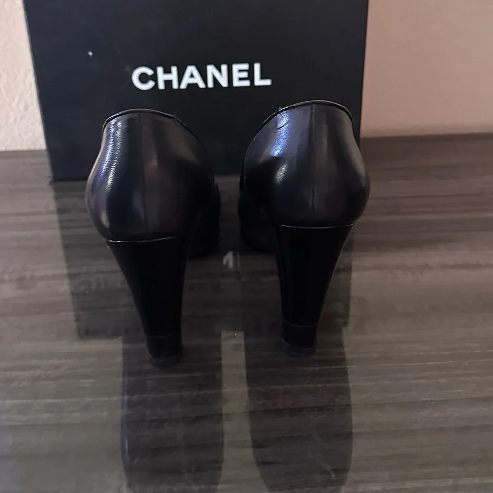 CHANEL Leather Pumps - Picture 4 of 5